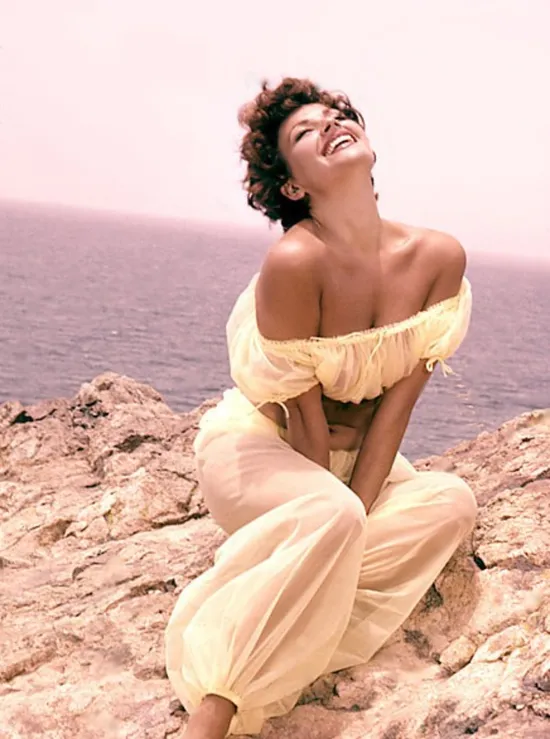 Image Playmate of the Month October 1958 - Mara Corday