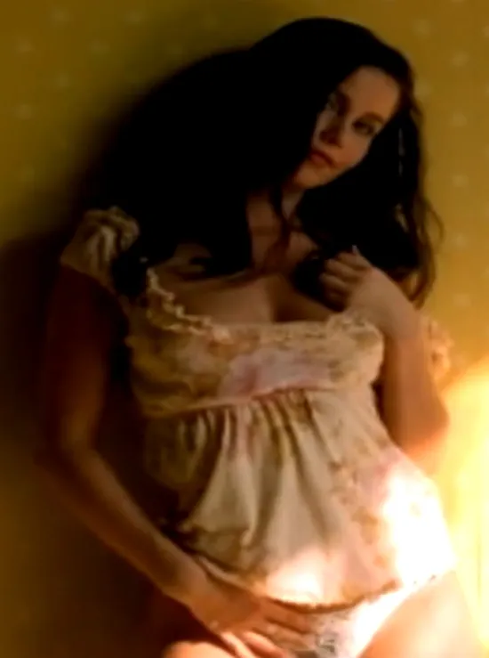 Image Nicole Voss - Playmate of the Month August 2006 - 02