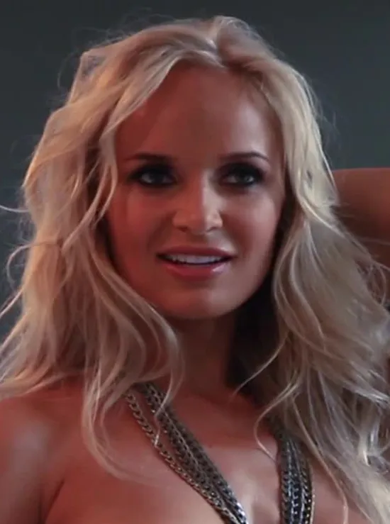 Image Mikaela James - Cyber Girl Xtra October 2011 - 1