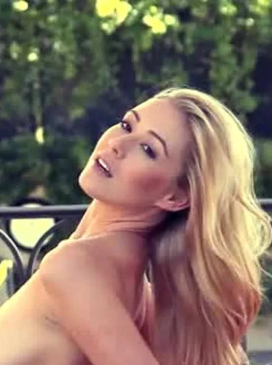 Image Maggie Ross - She's Got Legs Behind The Scenes