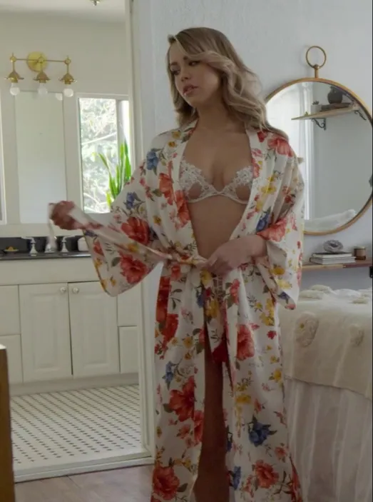 Image Uncovered: Alina Lopez