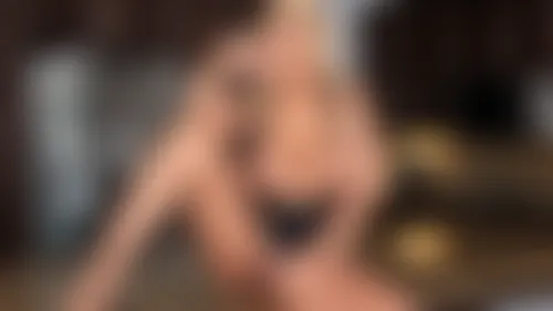 MILF Bridgette B Demonstrates How To Please A Woman MILF Bridgette B Demonstrates How To Please A Woman