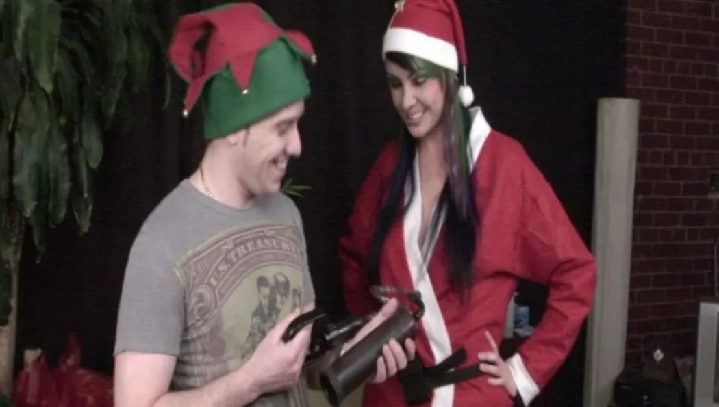 Title: 2 X-tra Inches for X-mas