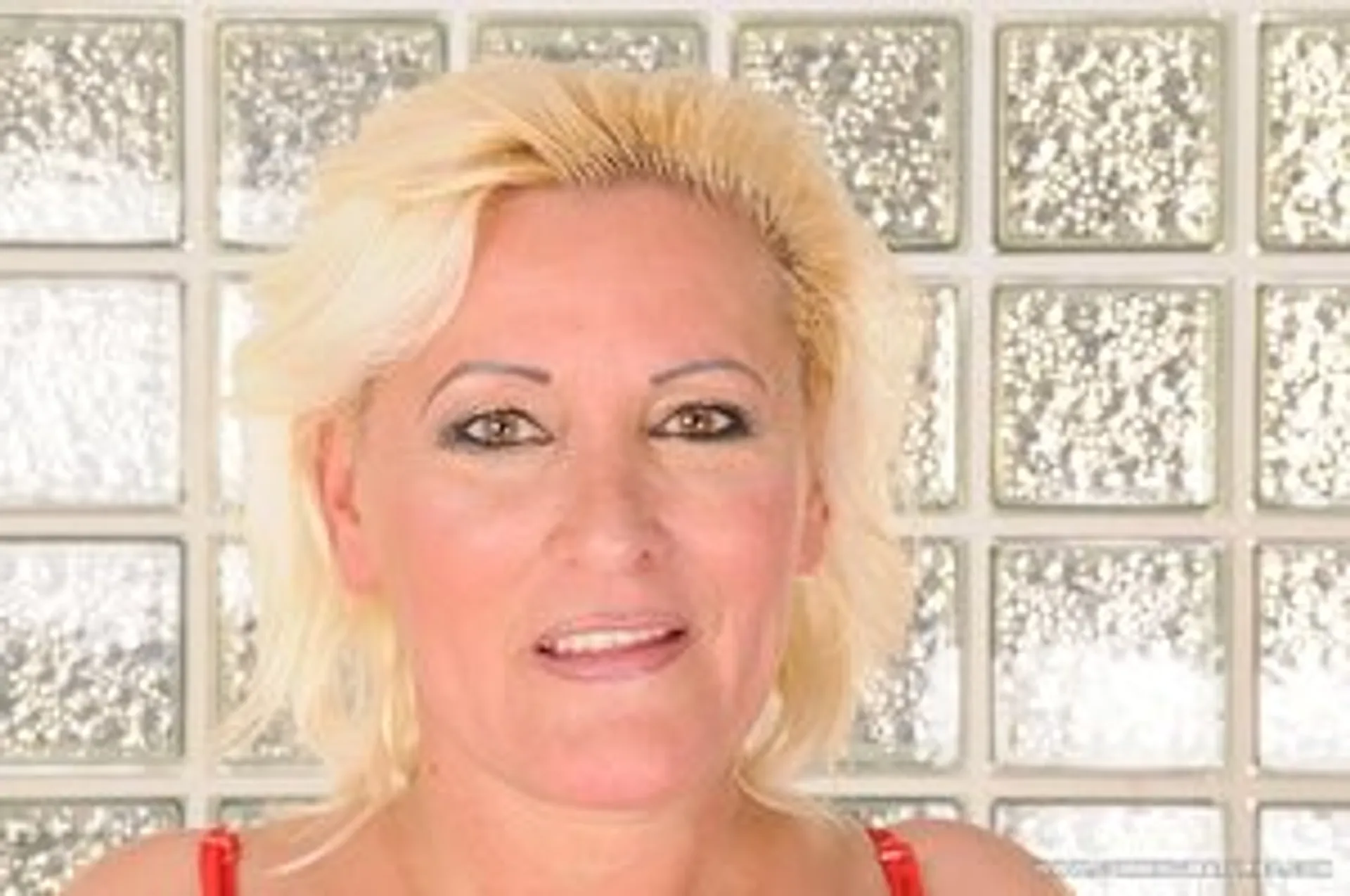 Cumming mature: Molly Maria