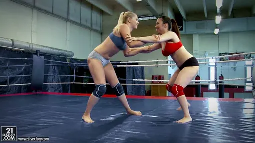 NudeFightClub presents Tigerr Benson vs Brandy Smile