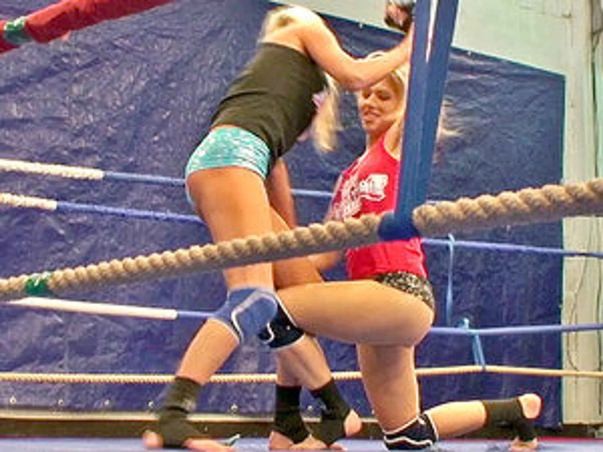 NudeFightClub backstage with Michelle Moist & Laura Crystal