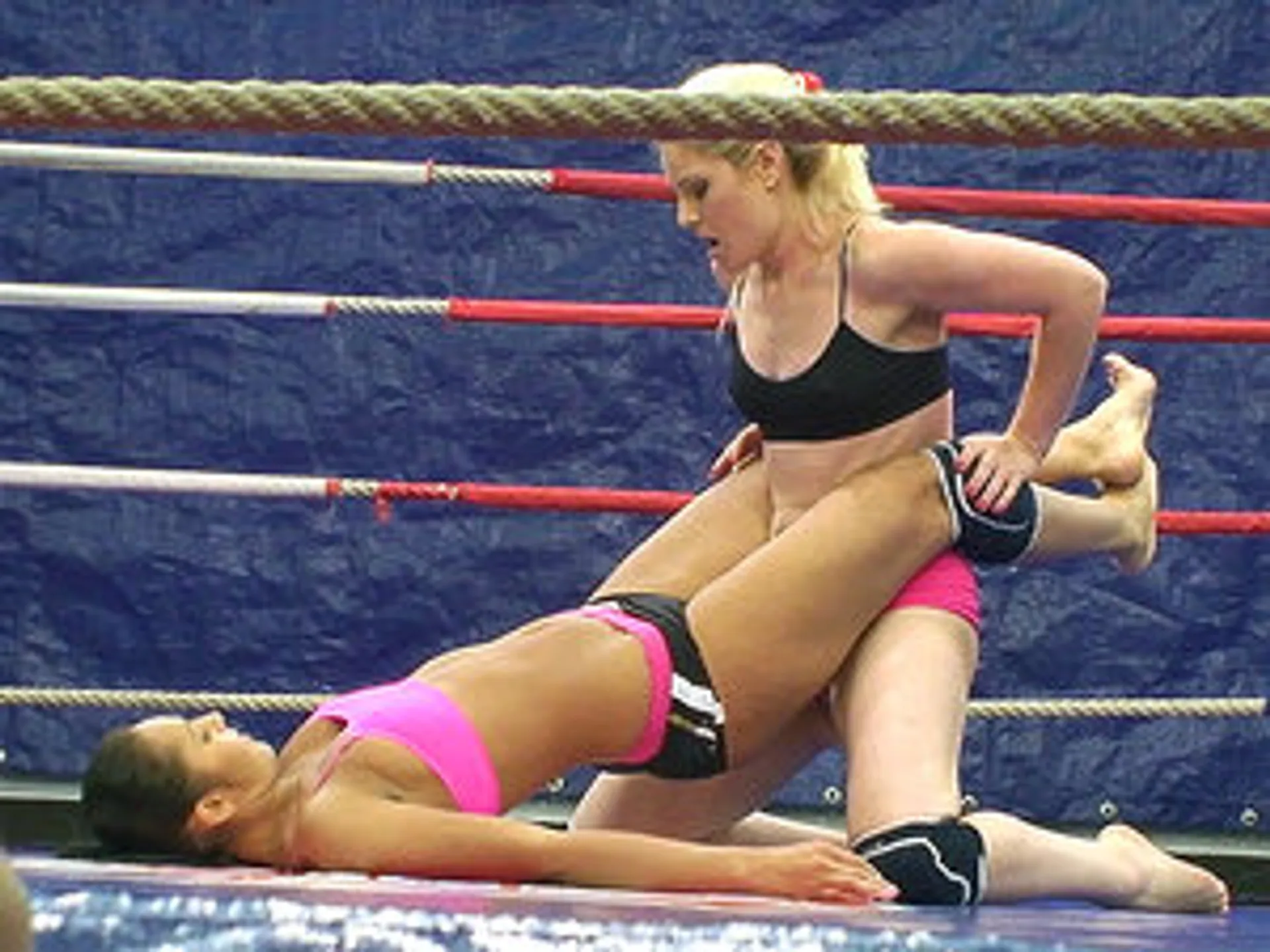 NudeFightClub backstage with Lioness & Ionella Dantes