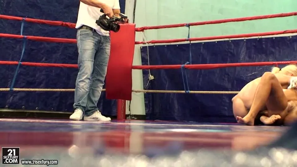 NudeFightClub backstage with Teena and Linda Ray