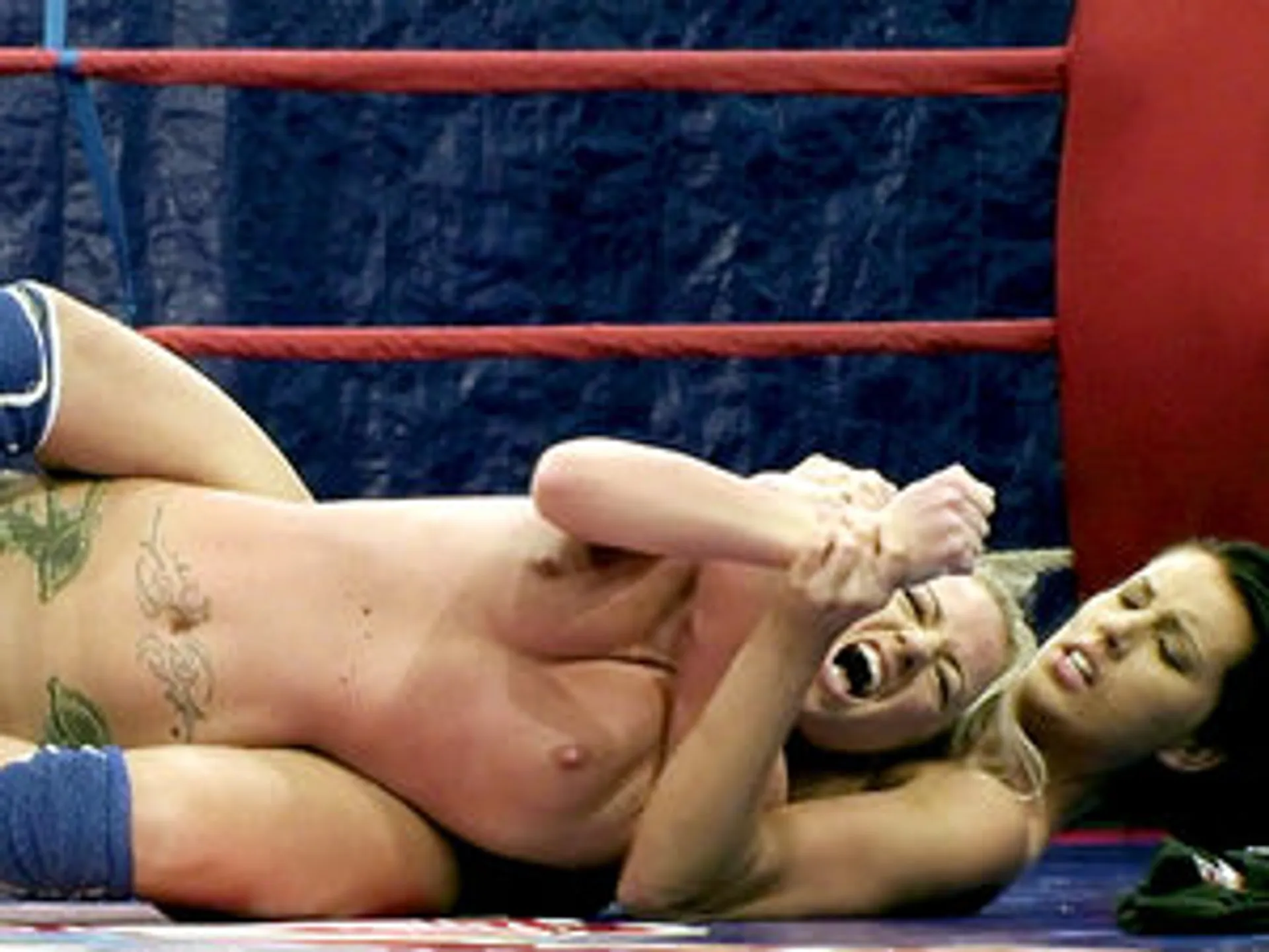 NudeFightClub backstage with Dorina Gold & Melissa Ria