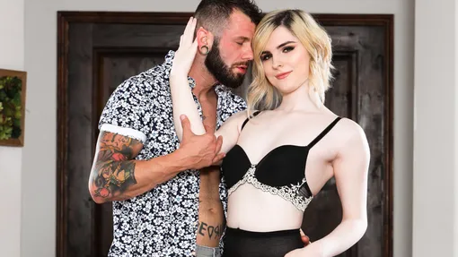 Transsexual Girlfriend Experience #09: Ella Hollywood