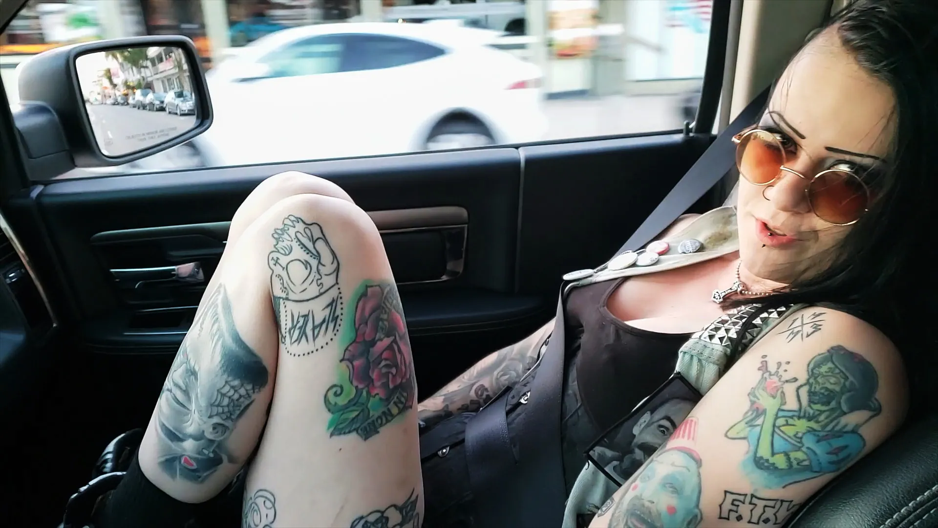 Mallory Maneater Sucks a Cock in the Car