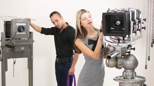 Petite Vixen Fucked In Photo Studio