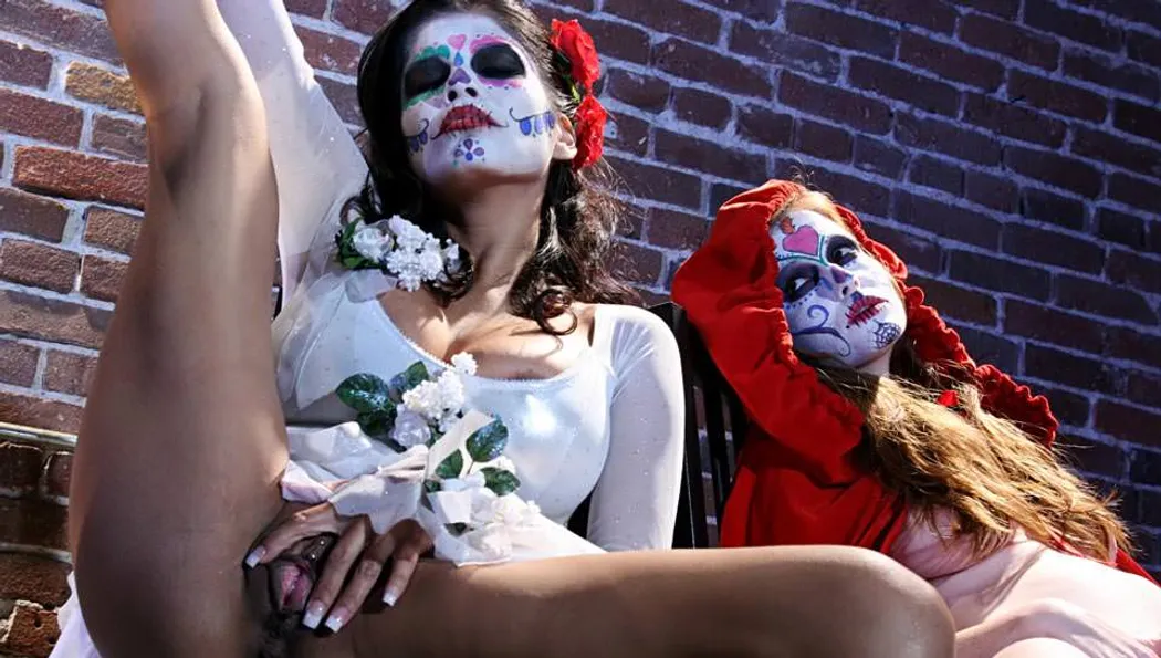 Alexis Amore And Nikki Rhodes