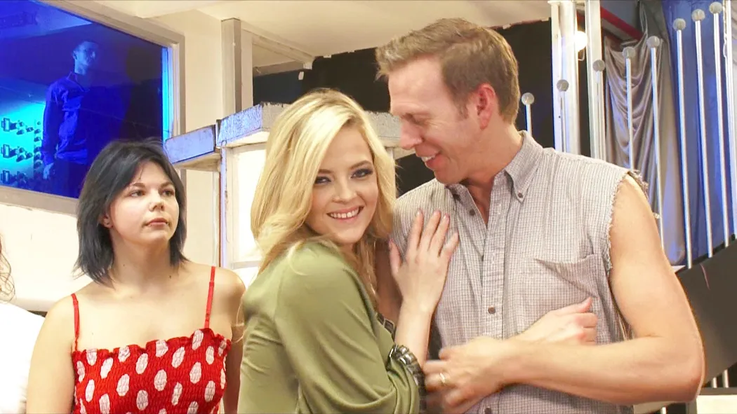 Alexis Texas shakes her big booty