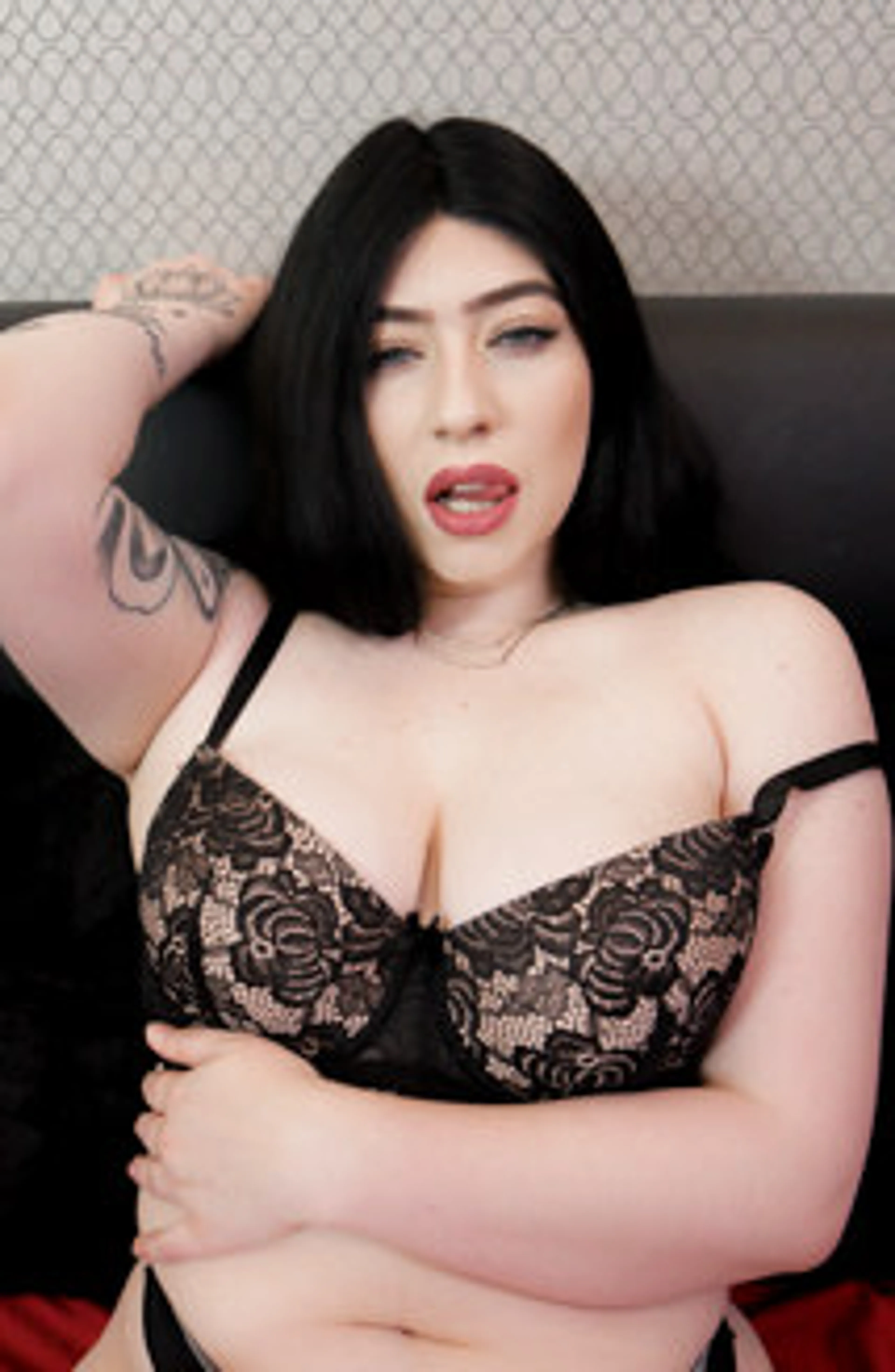 Amilia Onyx's Hairy Pussy Squirts on a Lucky Guy in POV