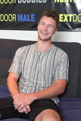 Super hot stud, Elijah enjoys jerking off in front of camera