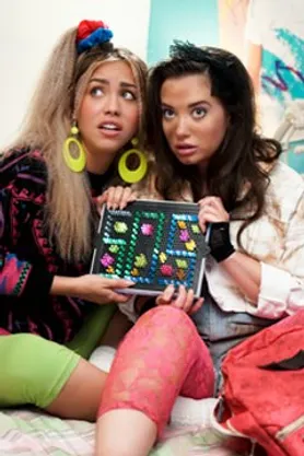 Alina meets a strange girl after she feels being watched