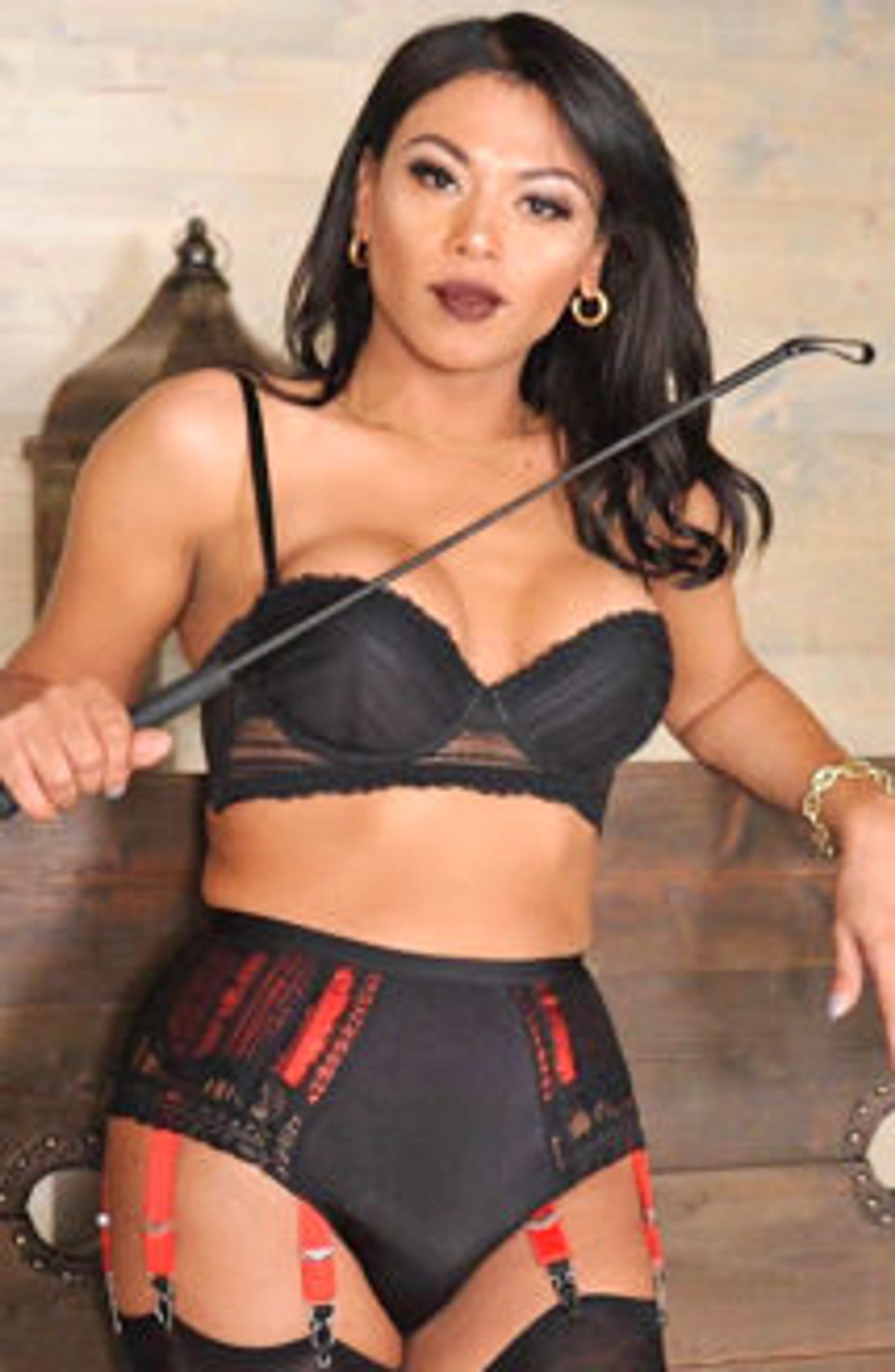 Mistress Waleska Bangs Her Slave's Ass