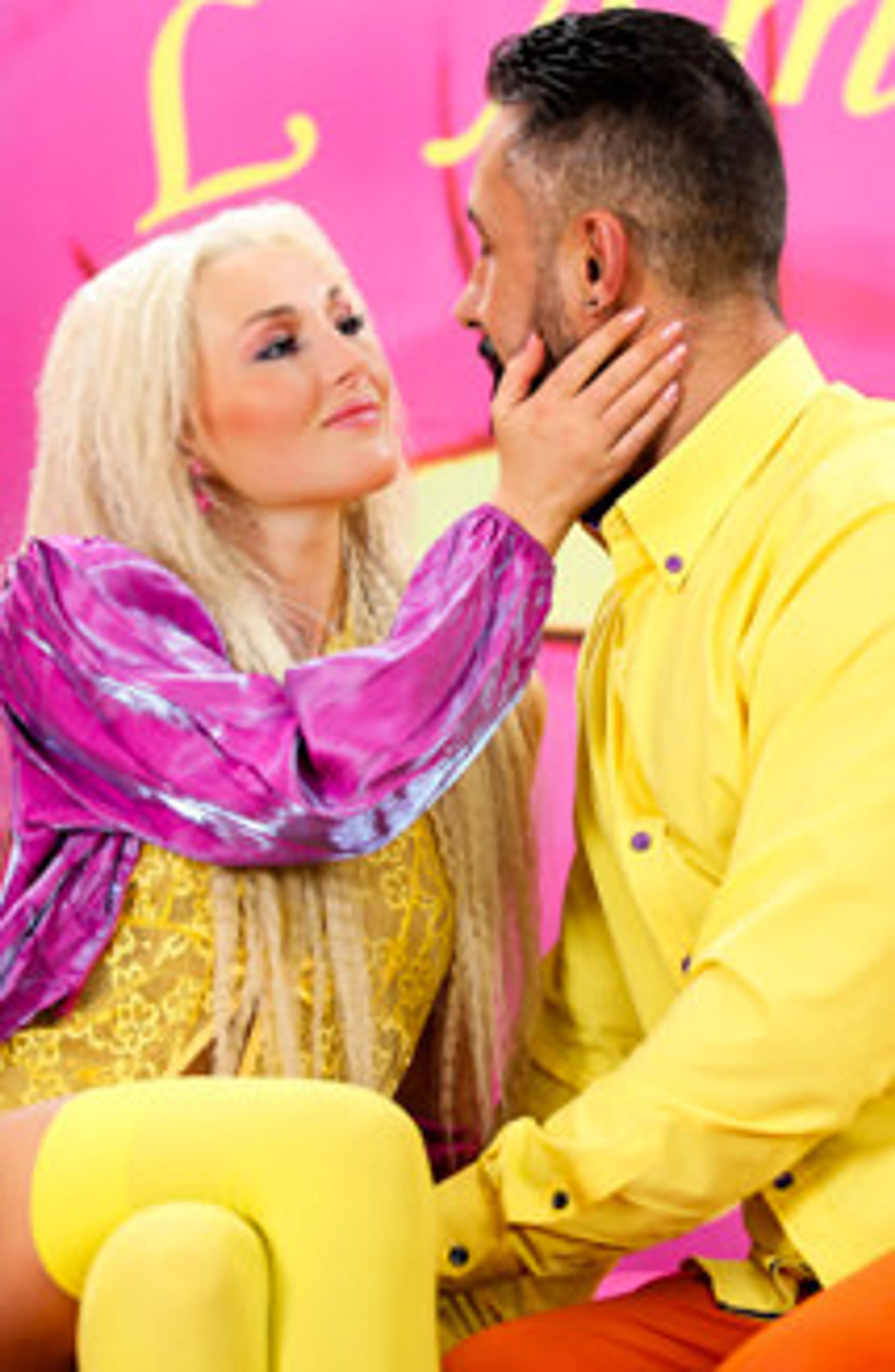 She Comes In Colors 2