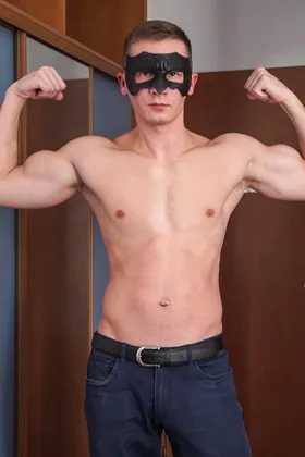 Masked and muscled Andy jerks off just for you!