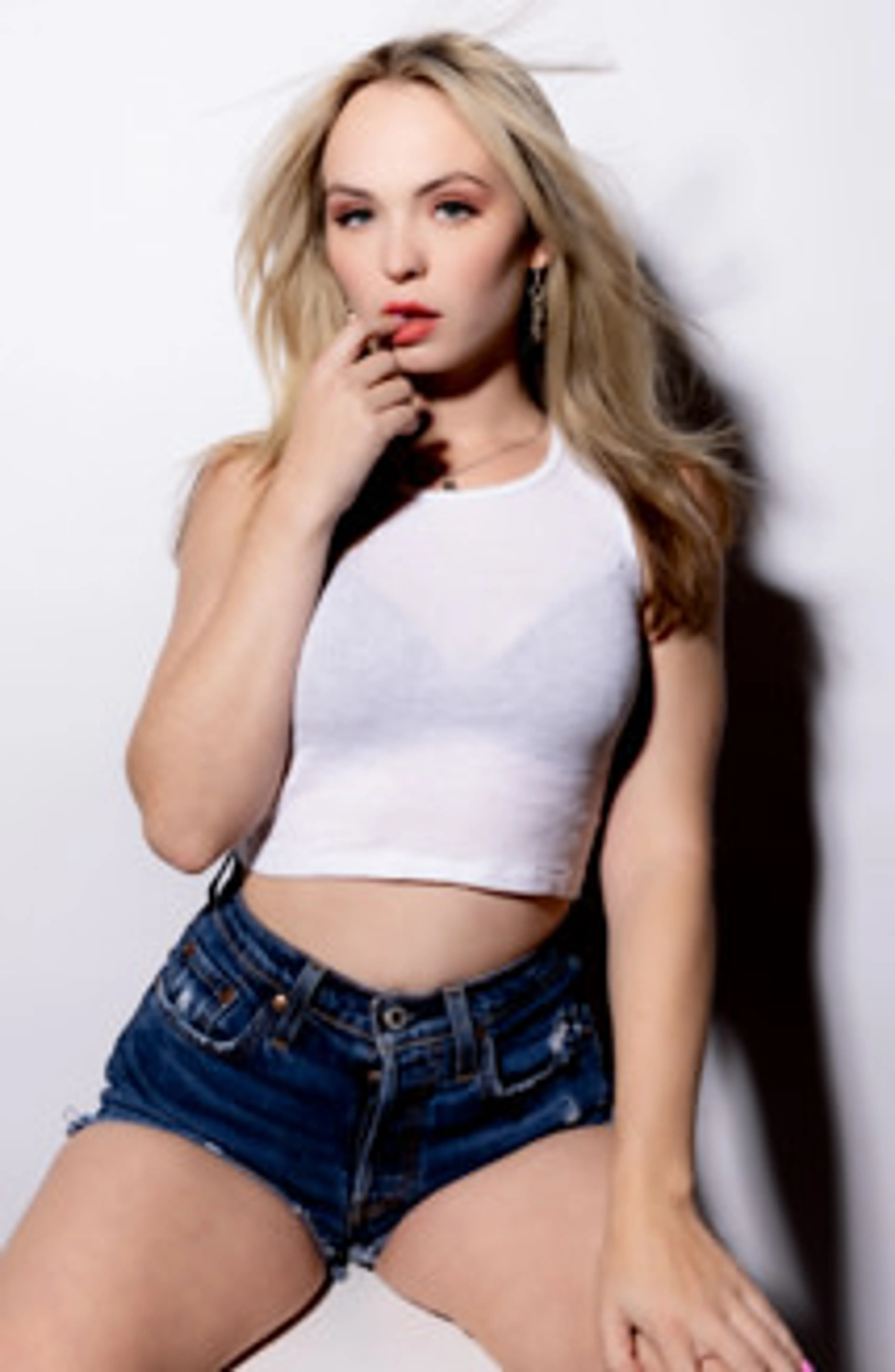 How Women Orgasm - Lilly Bell