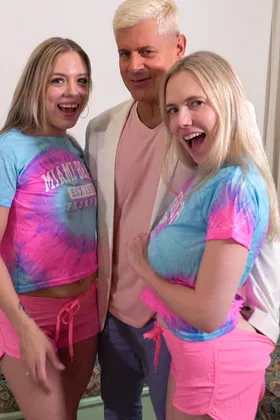 Porno Dan In A Hot Threesome With Two Best Friends Blondes