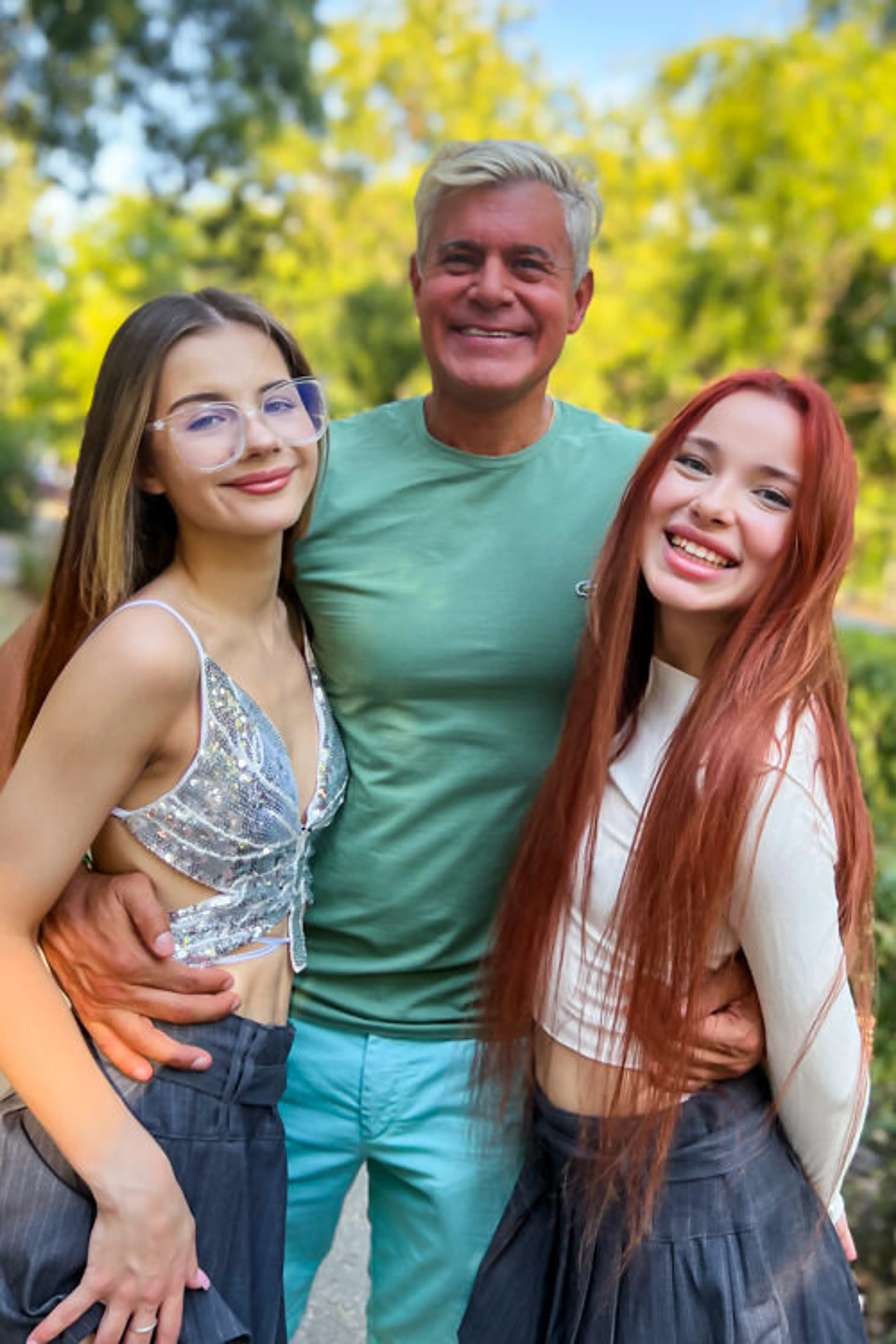 TINY 19-YEAR-OLD NEWBIES MEGAN MURKOVSKI & MIA MI CREAMPIE FOURSOME 