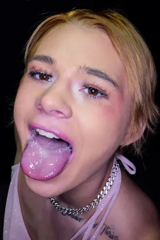 Chloe Knox's First Gloryhole