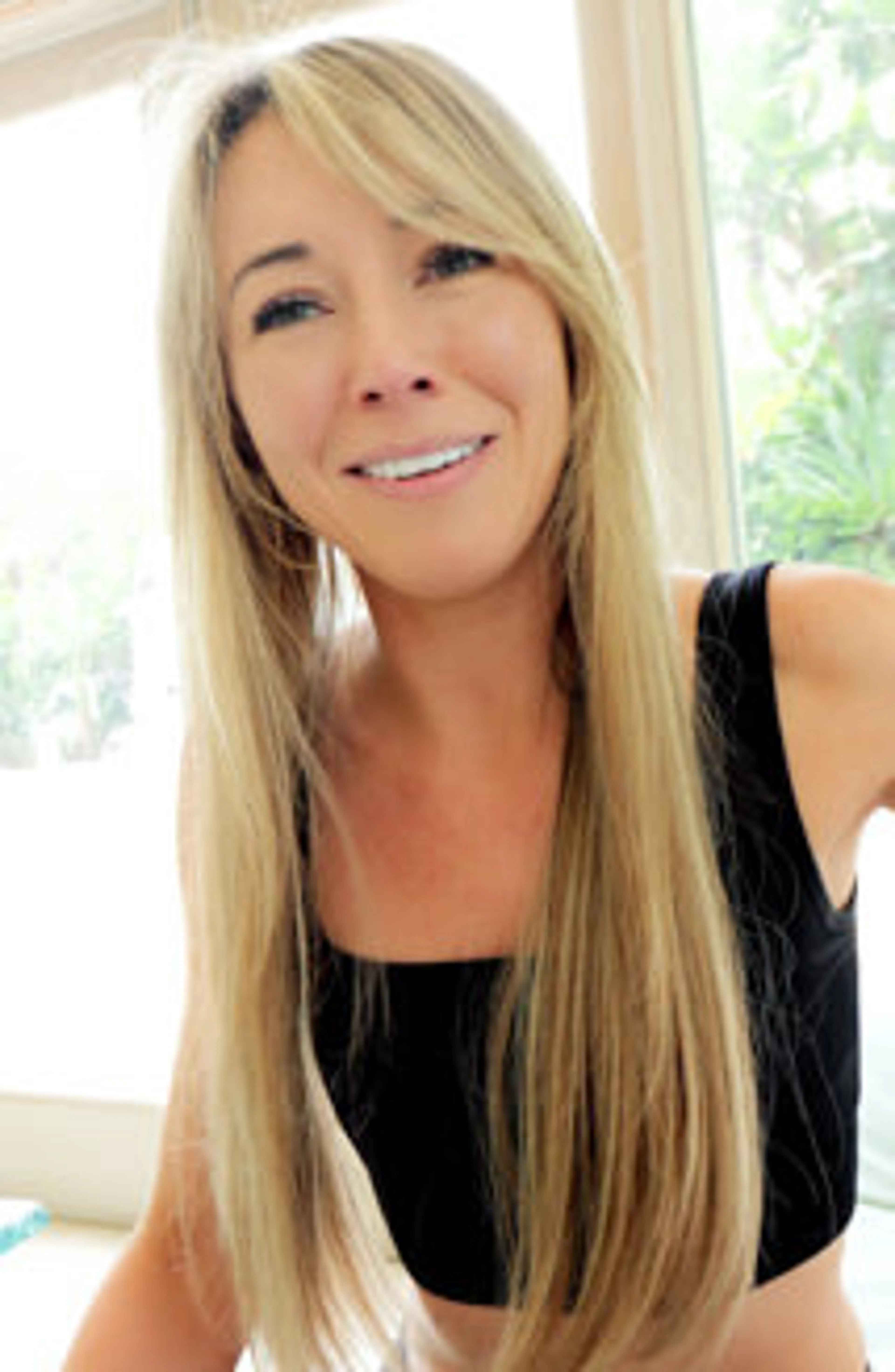 Petite Tight Cameltoe Pussy MILF Ashley Tee Takes Over The Model House