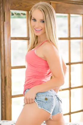 Glamour - Staci Carr