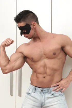 Hard European stud strokes his beefy cock in solo scene !